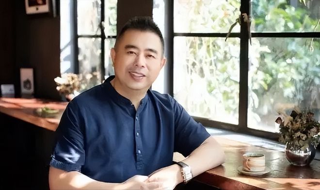 星空体育平台200亿暴跌10倍!“一代鞋王”跌落神坛中产不爱穷鬼不穿(图6)